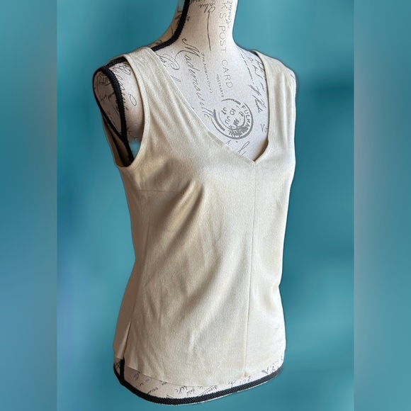 Sharagano Paris Suede-look V-Neck Sleeveless Top (S) Like New, never worn - Picture 2 of 10